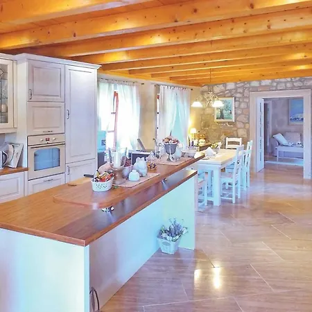 Country Escape Mitrovici
